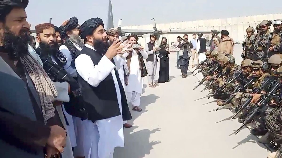 Tálibán se označil za vítěze války, chce dobré vztahy s USA